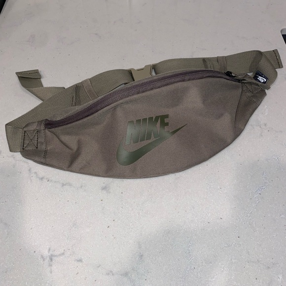 Nike 3L Heritage Fanny pack - Picture 1 of 4